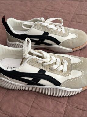 White and Beige Women’s Low-Top Sneakers with Black Accent